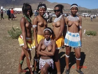 mujeres tribales desnudas